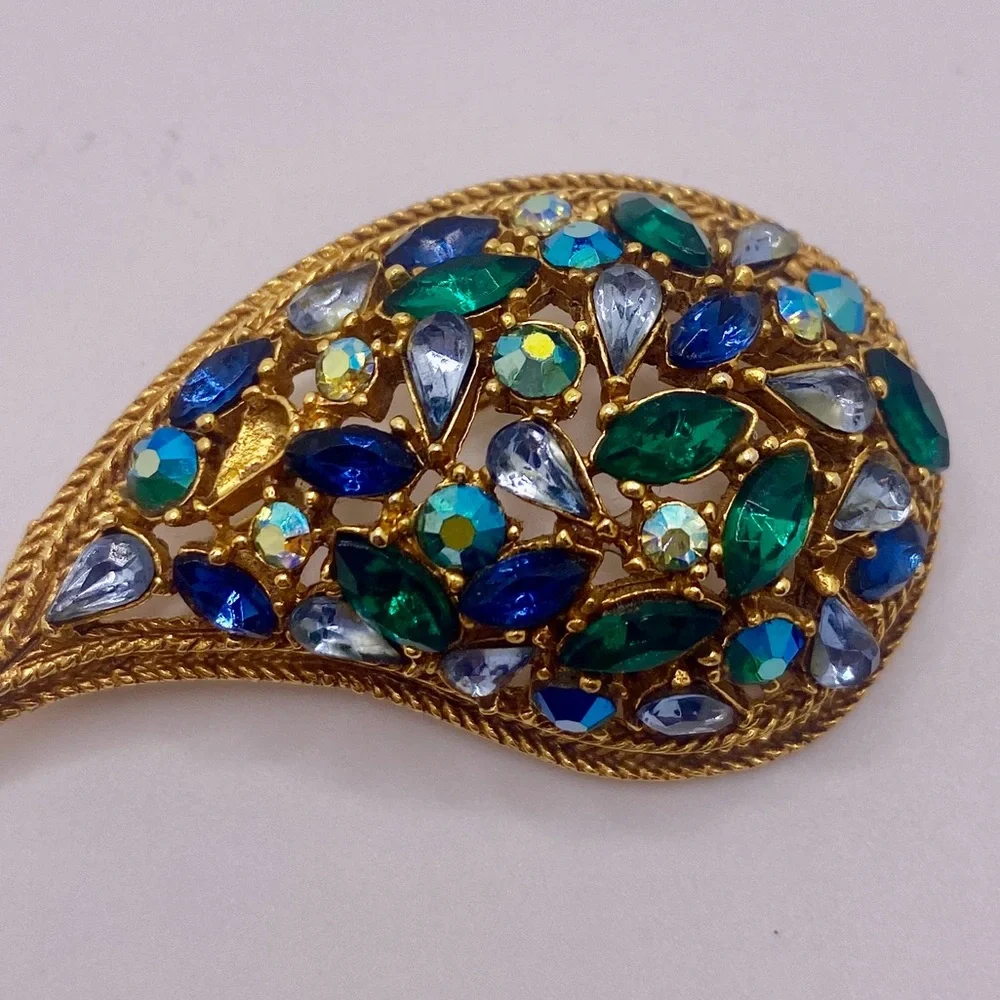 1950’s Signed ART Arthur Pepper Blue Green Rhinestone w/Gold Rope Edging Brooch